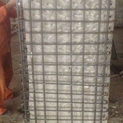 在外包鋼加固梁柱時(shí)，當(dāng)梁柱有彎曲不平整時(shí)是否須要處理？如何加固處理？